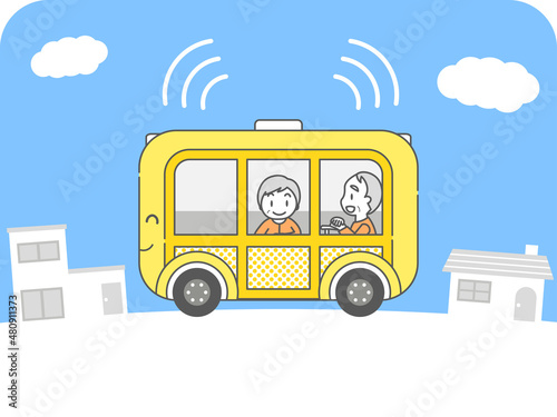 自動運転バスに乗るシニア