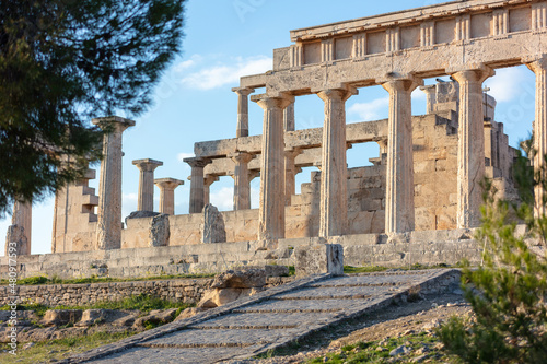 Ruiny starożytnej greckiej świątyni poświęconej bogini Afai, Grecja, Aegina photo
