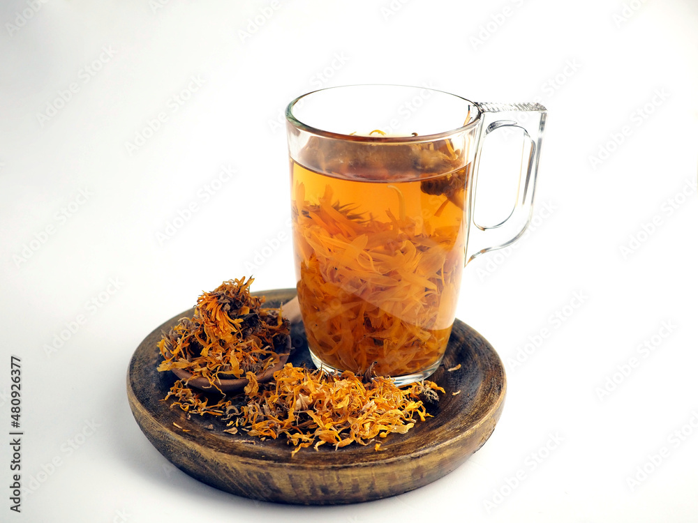 Fototapeta premium Infusion of calendula and dry flowers of calendula
