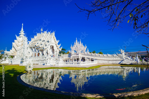 Wat Ronk Khun, White temple