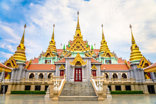 PhakdeePrakad Pagoda in Thailand © FotoSkill