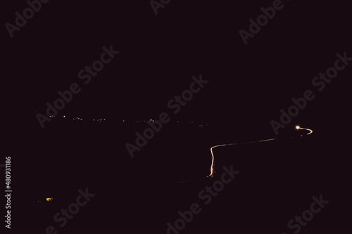 TRaza de luces en camino de montaña © willymona