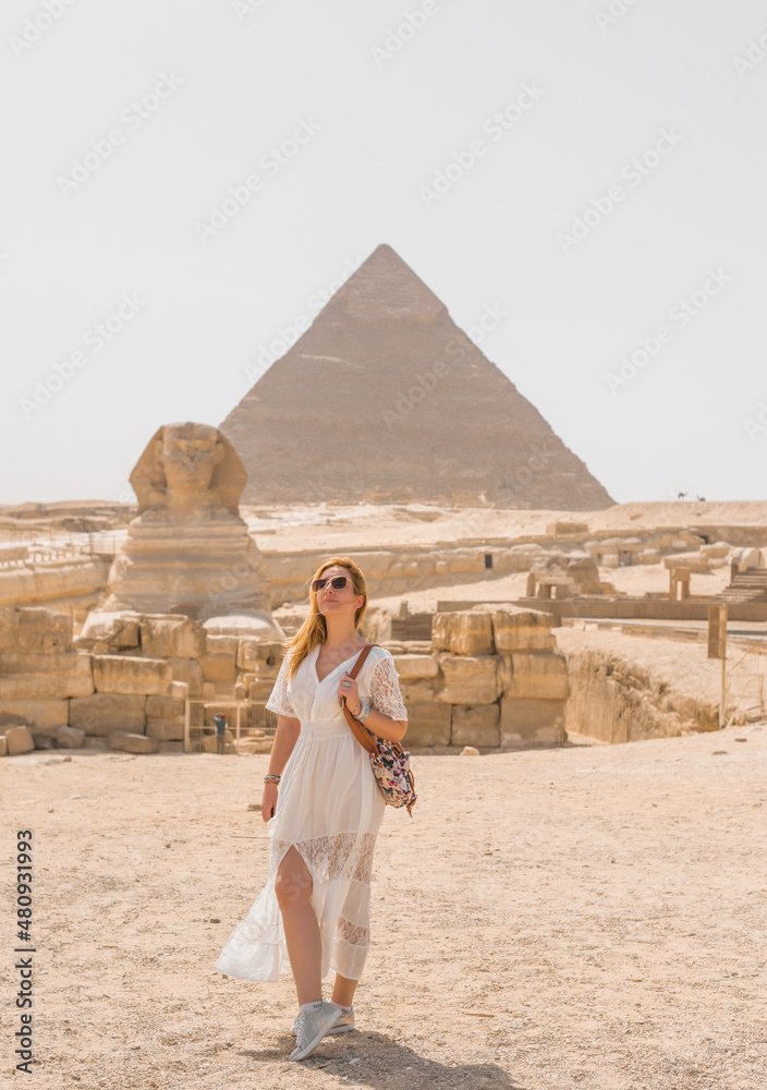 Tourist in Egypt, Giza, concept of vacation and travel to Africa - obrazy, fototapety, plakaty 