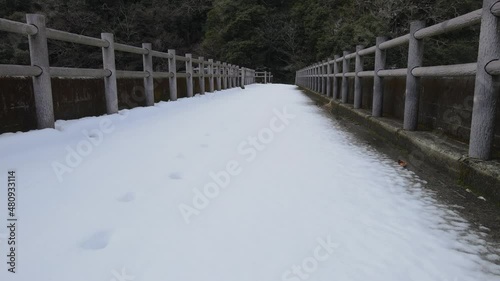 京都　世木ダム　空撮　4K　冬　雪　建築　ダム