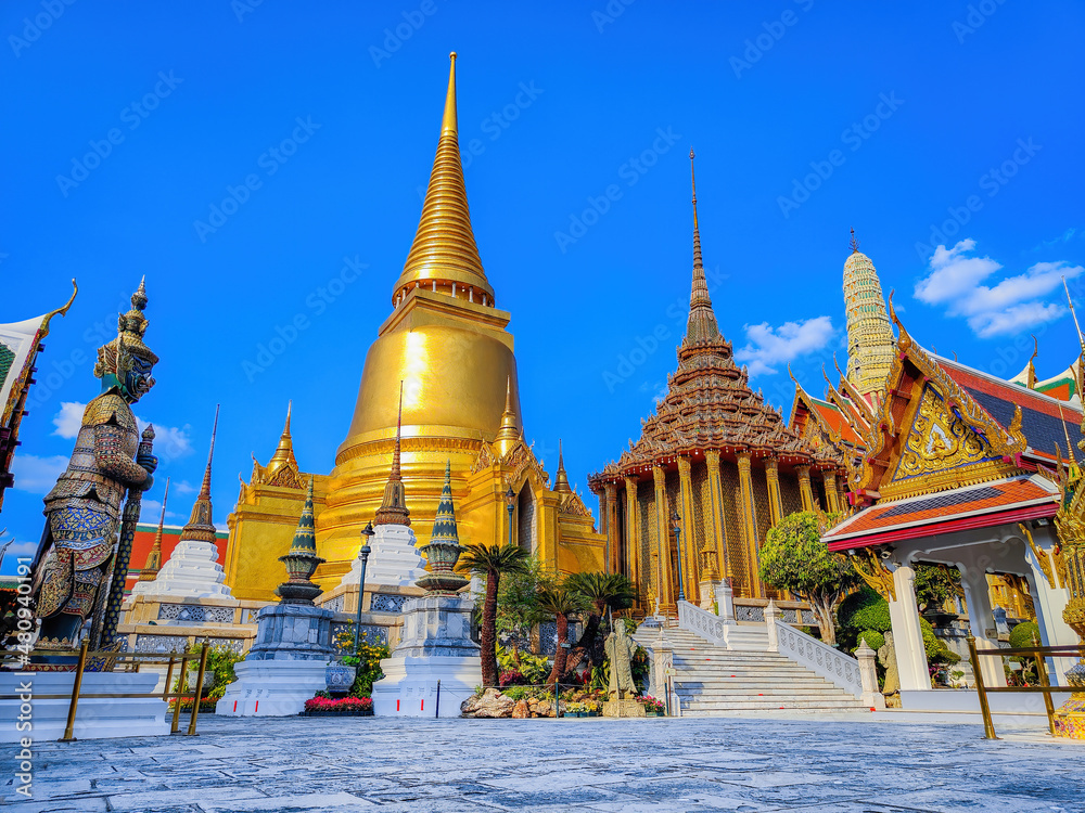 Fototapeta premium Fabulous Grand Palace and Wat Phra Kaeo - Bangkok, Thailand