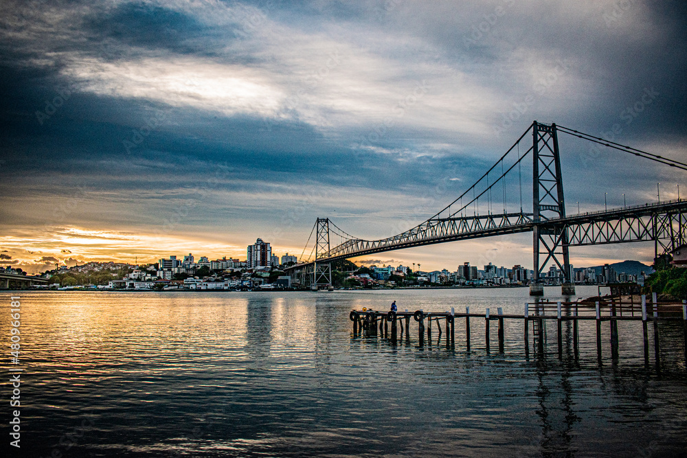 Obraz premium bay bridge at sunset