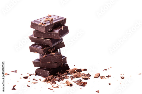 Schwarze Edel-Schokolade isoliert auf weißem Hintergrund