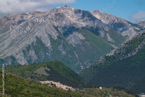 A little village lying underneath the massiv flank of the Abruzzo Mountains in Italy © Torsten