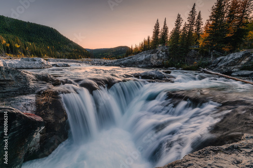 Fototapeta Naklejka Na Ścianę i Meble -  Elbow falls waterfall rapids flowing on rocks in autumn forest at national park