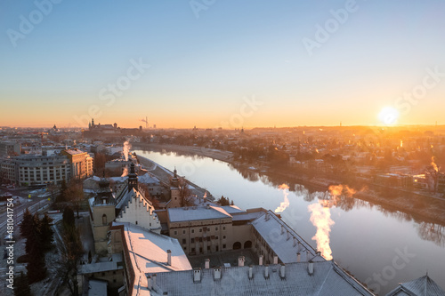Obraz na płótnie Krakow city center aerial view in Snowy winter. Sunset over Wawel castle from Nortbertine convent w salonie