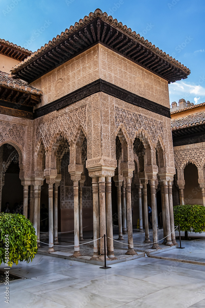 Fototapeta premium Palace of the Lions (Patio de los Leones, 1391 AD in Granada, Andalusia, Span.