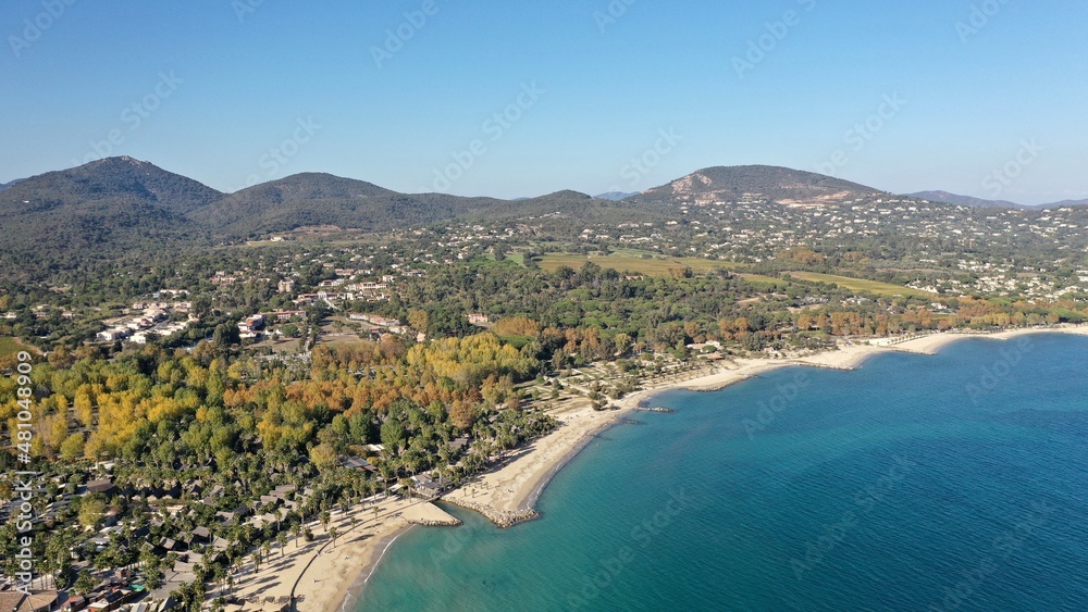 survol de Port-grimaud dans le golfe de Saint-Tropez sur la côte d'azur en France	
