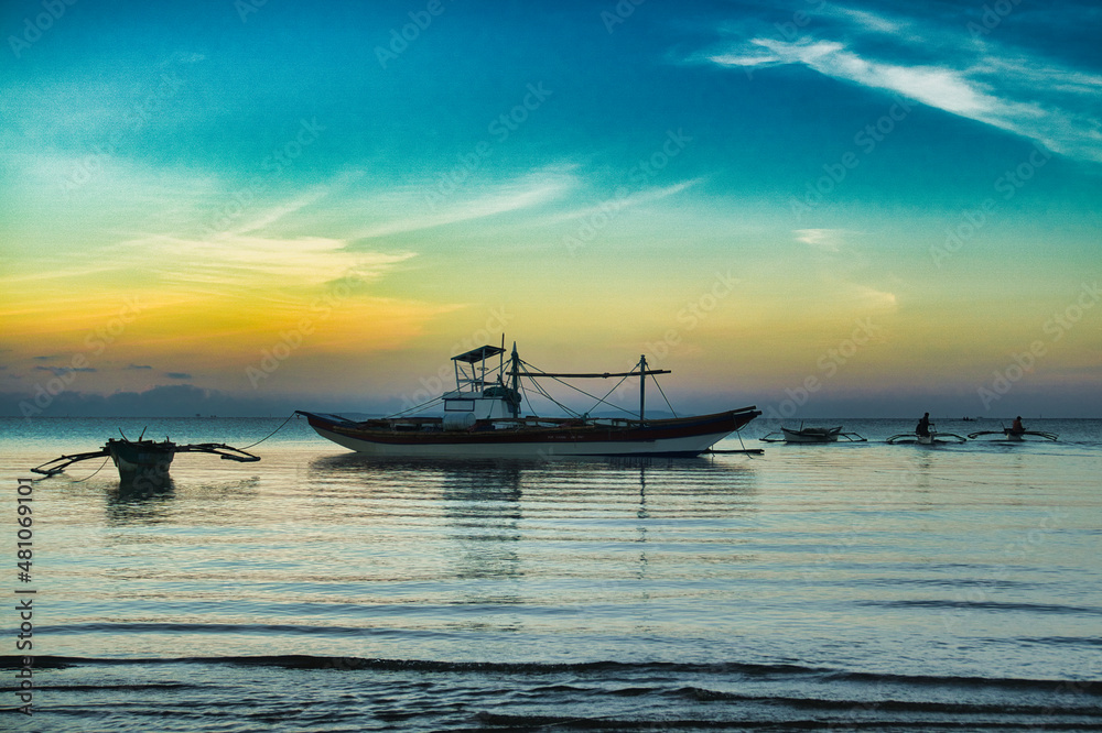 Fototapeta premium Traditional fishing boat at sunrise. Bulalacao, Oriental Mindoro. 