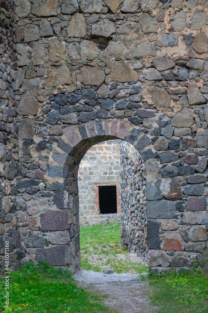 the passage in the fortress in the form of an arch was made a long time ago
