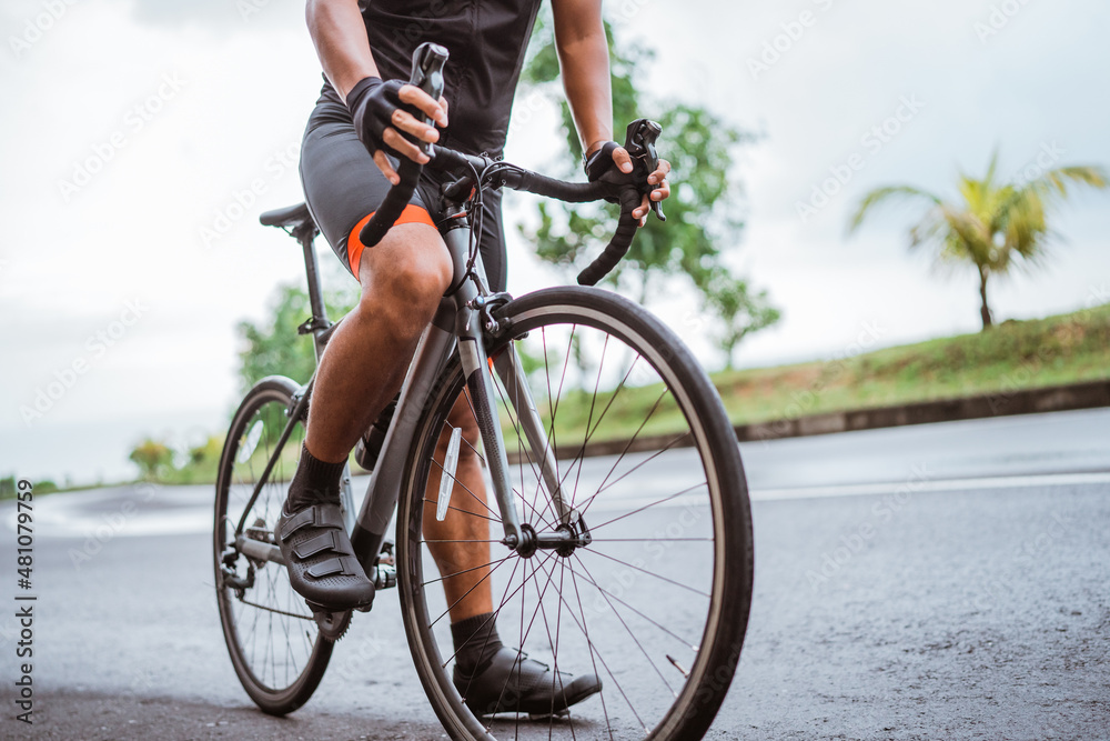 Fototapeta premium male cyclist with hand on a handle bar close up
