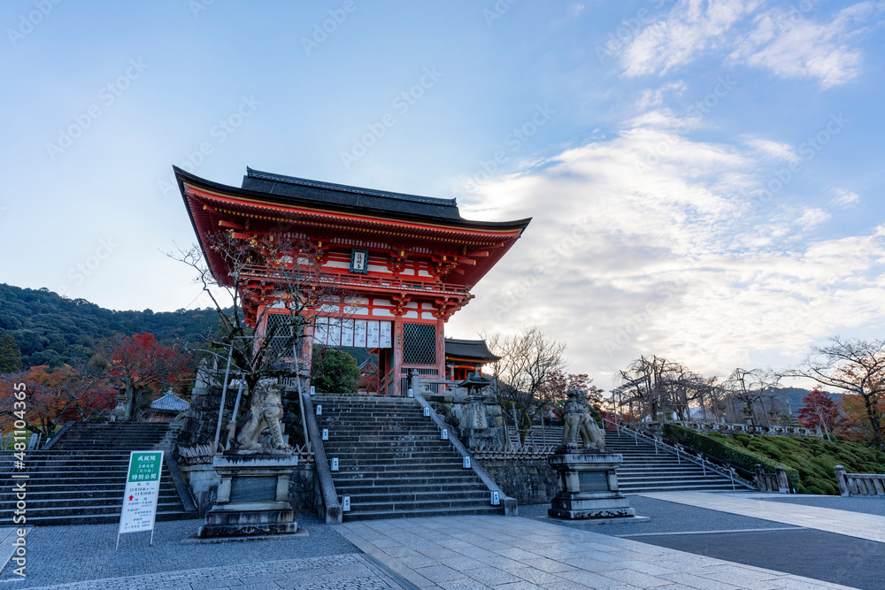 Naklejka premium [京都]清水寺仁王門の風景