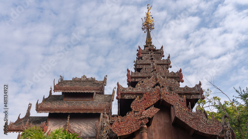 Obraz na płótnie Low angle view of beautiful traditional Shan religious wooden roof architecture
