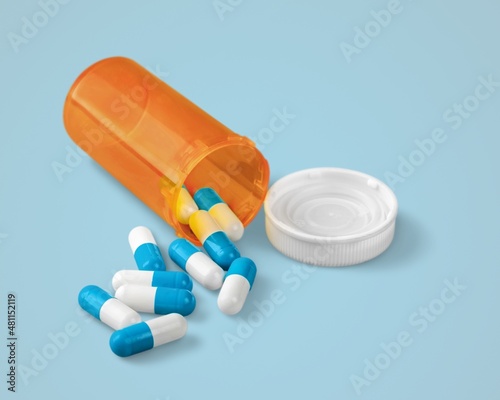 Set of oral antiviral pills against Covid-19, drug container