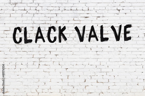 Billede på lærred Inscription clack valve painted on white brick wall
