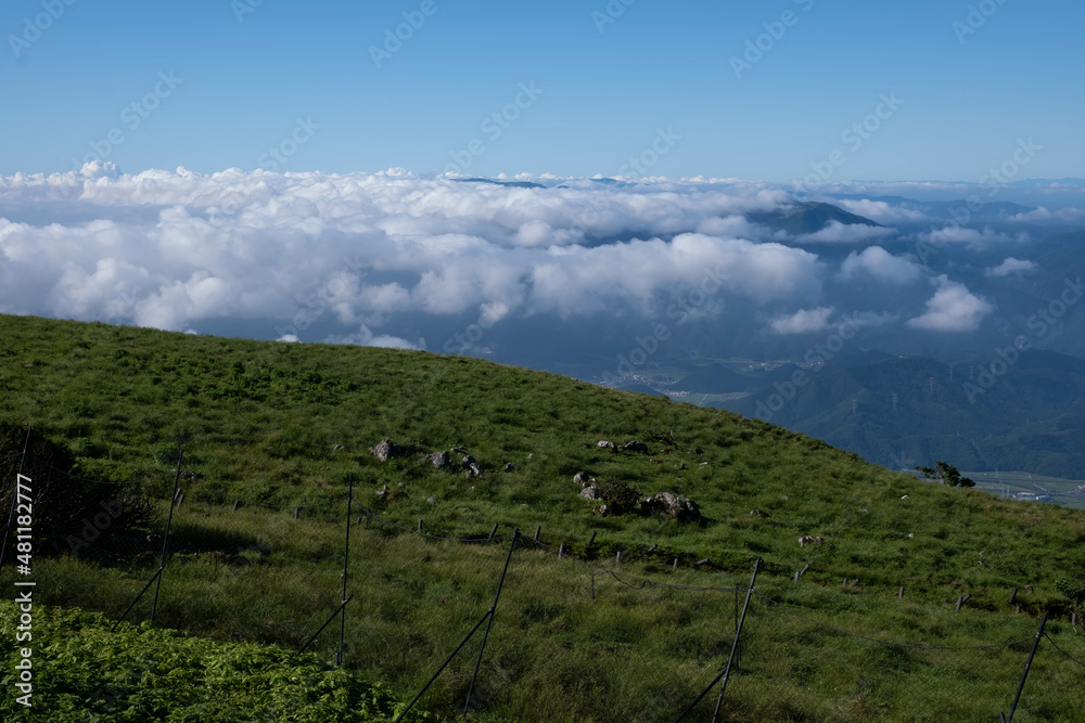 Obraz premium 伊吹山山頂からの雲海と琵琶湖