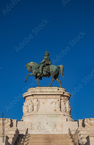 Huge horse and rider statue © Floyd