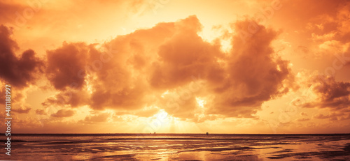 Sonnenuntergang am Meer bei Rømø mit Goldenen Sonnenstrahlen