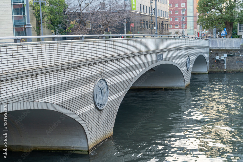 東京都中央区日本橋 湊橋と箱崎川 StockFoto Adobe Stock