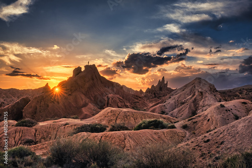 Fotografia Sunrise at Fairytale canyon in Kyrgyzstan