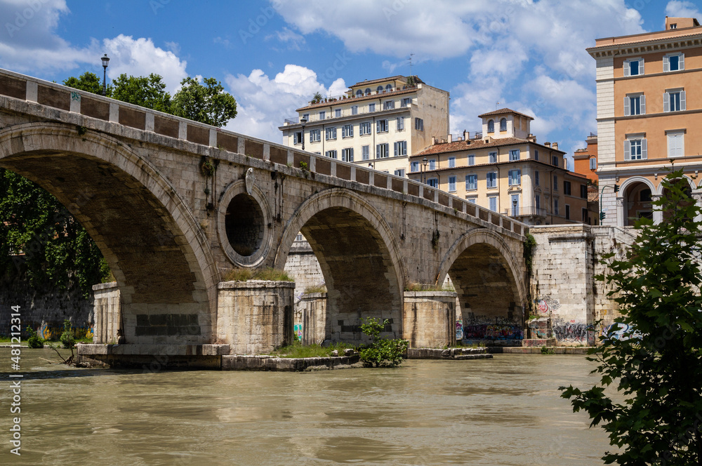 Ponte Sisto, bridge crossing the Tiber river, linking Via dei Pettinari to Piazza Trilussa in Rome, Italy.
