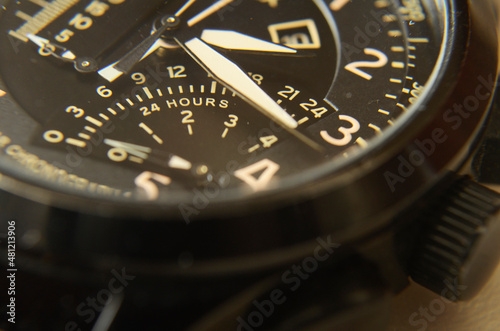 Close up reloj cronógrafo, detalle manecillas, cronómetro, detalle de hora, minutos y segundo, close up carátula reloj de pulso
