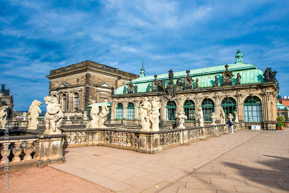 Obraz premium DRESDEN, GERMANY - JULY 15, 2016: Dresdner Zwinger Grand Building and surrounding gardens and galleries.