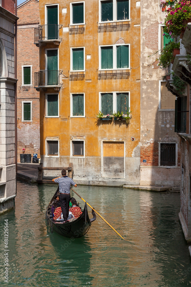Typischer Rii, Kanal, Gondoliere, Gondel, Touristen, Venedig