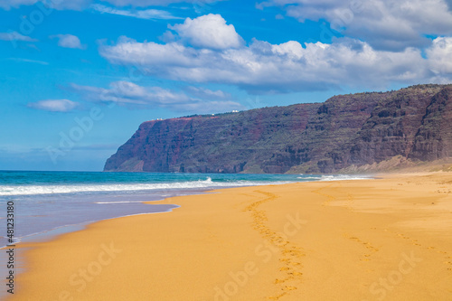 Deserted sandy beach on Polihale State Park on Kauai Island, Hawaii.