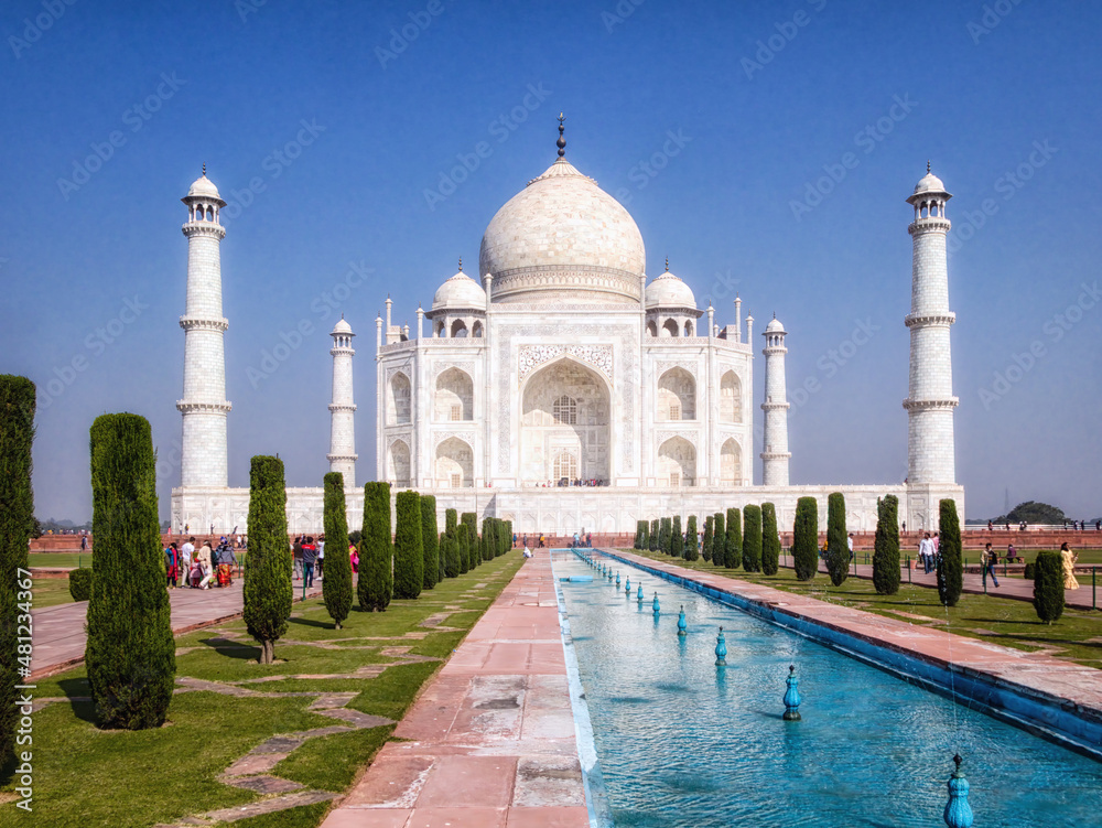 Fototapeta premium Taj Mahal at day, beautiful scenery of India