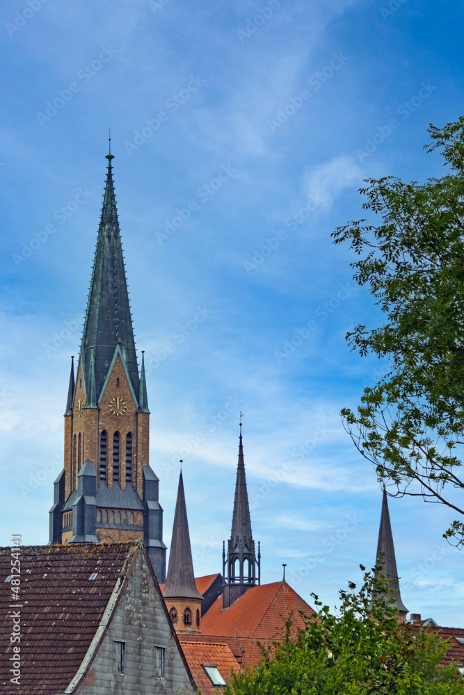 Außenansicht der Backstein-Fassade des St.-Petri-Doms zu Schleswig, Schleswig-Holstein, Deutschland