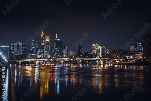 Frankfurter Skyline bei Nacht © S. Wagrichs