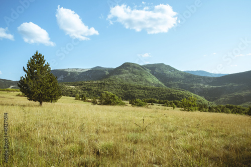 Paysage de montagnes dans la Drôme dans le sud de la France