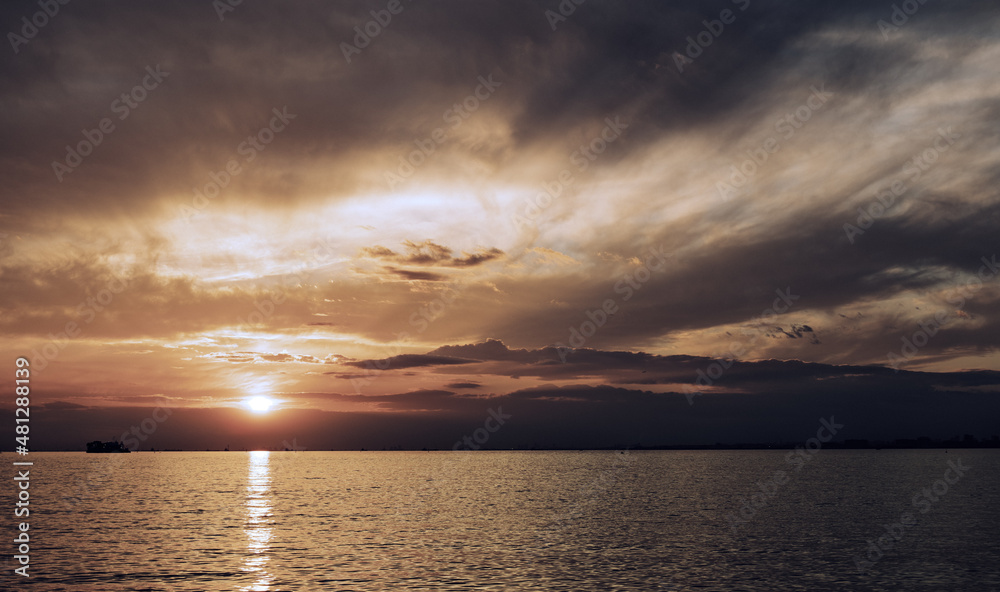 海辺　夕陽　夕焼け