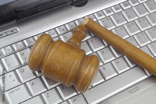 Fotografie Judge gavel on laptop computer keyboard