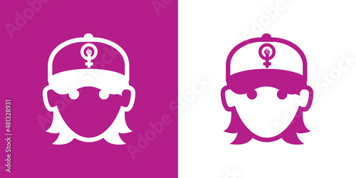 Día de la mujer. Logotipo cara de mujer con símbolo feminista con puño estampado en gorra de béisbol en fondo morado y fondo blanco
