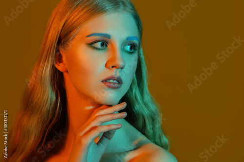 Young woman with blue eyebr...