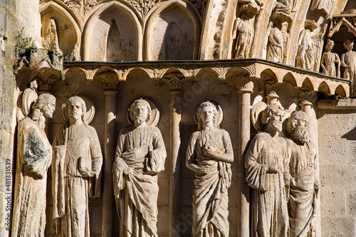 Obraz na płótnie Detalles de tallado en piedra de fachada de catedral de Brugos w salonie