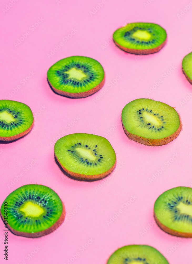 Fototapeta premium Fresh kiwi fruit on pink background, flat lay