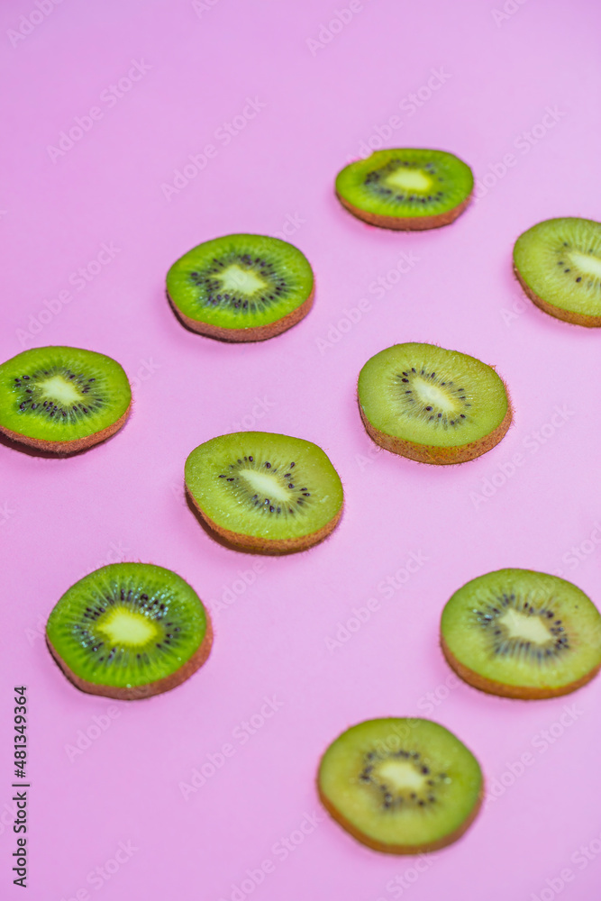 Fototapeta premium sliced kiwi fruit 