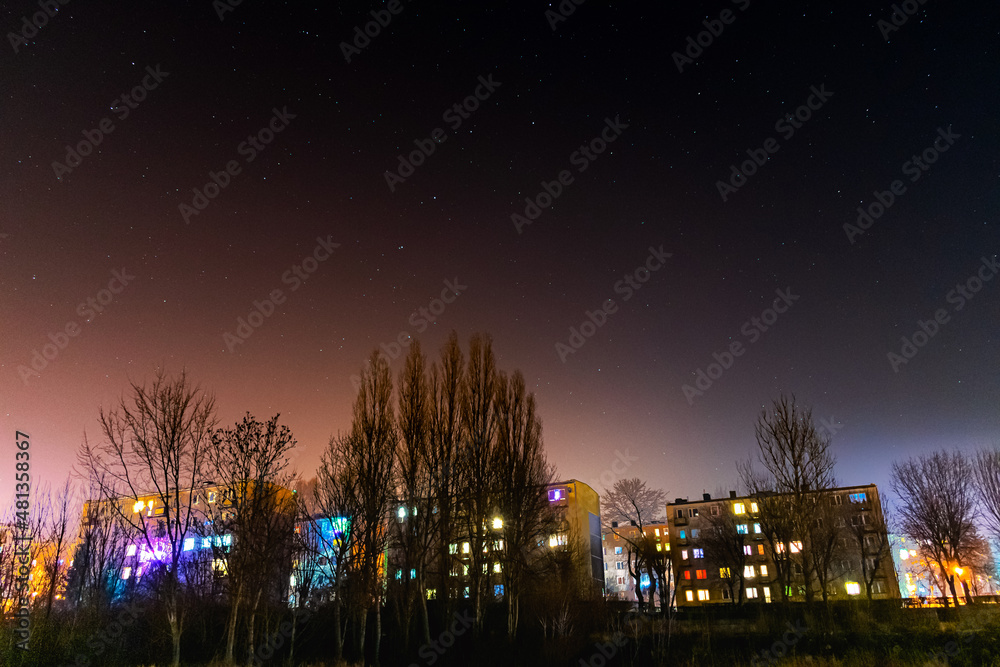 Fototapeta premium Gwiazdy nad blokami