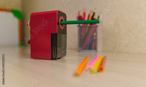 Fotografía Mechanical pencil sharpener on the table
