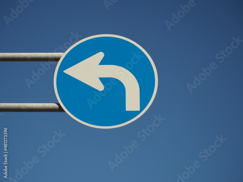 交通標識の指定外方向進行禁止