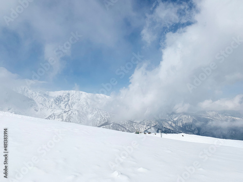일본 하쿠바 유명 스키장 하포네 정상의 눈보라, 운무, 하늘, 설산 / The famous Japanese ski resort, Happo one's snowstorm, sky, a mountain