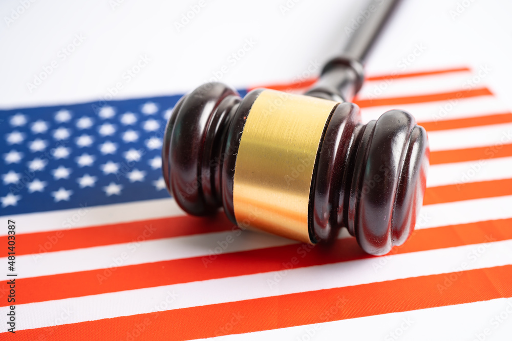 Obraz premium USA America flag with gavel for judge lawyer. Law and justice court concept.