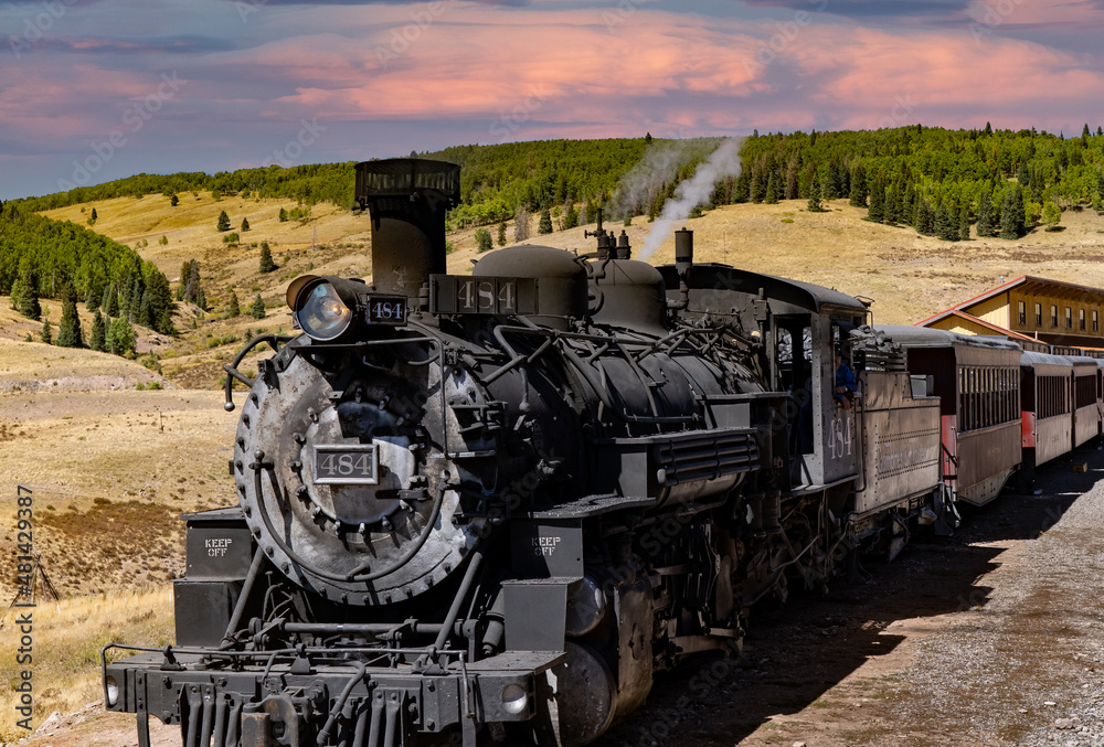 Obraz premium Antonio, Colorado - 9-21-2021: A steam engine locomotive and passenger cars on the Cumbris and Toltec scenic railroad near osier colorado